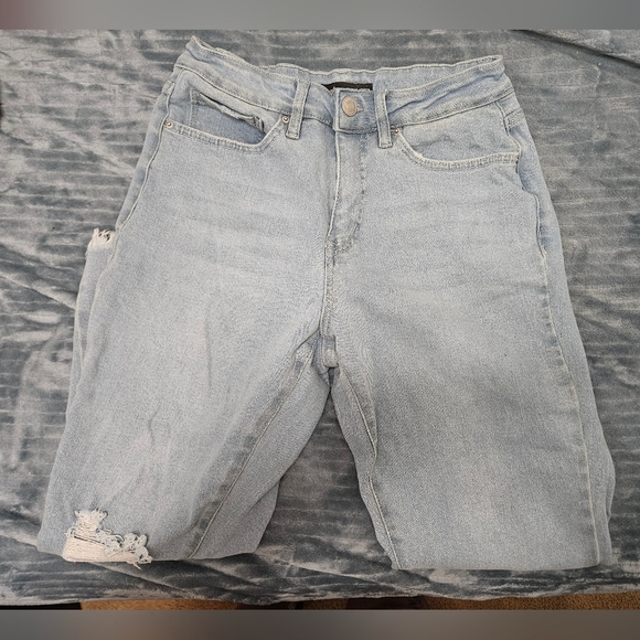 Royalty For Me Light Cropped Raw Hem Jeans! - Picture 3 of 8